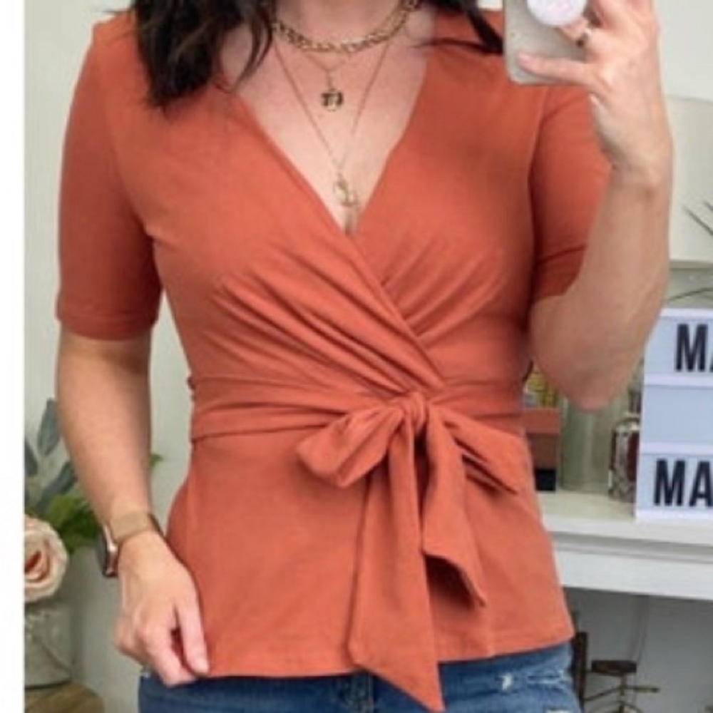 NWT! Listicle size M Copper color Blouse